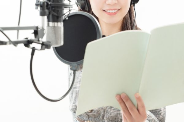 ナレーターになるには